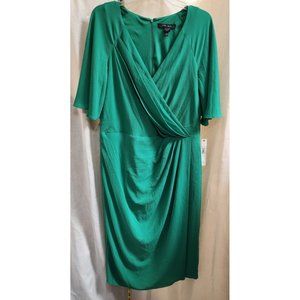 Ivy + Blu Green Pleated V Neck Wrap Style Short Sleeve Dress Size 14 NWT